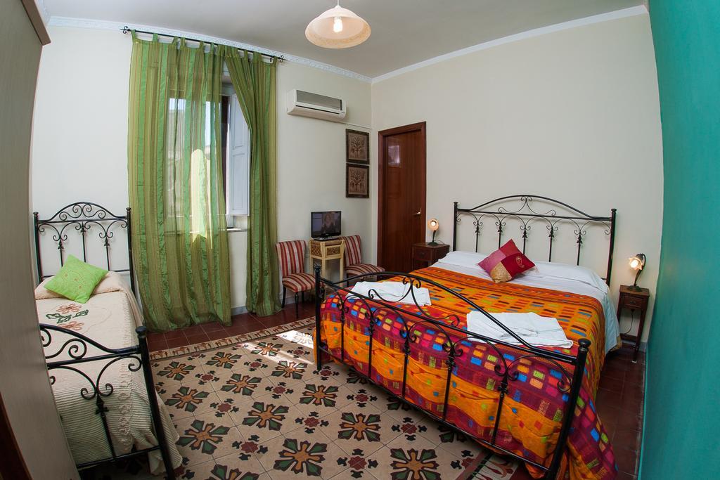 Umberto 33 Bed & Breakfast Пиаца Армерина Стая снимка
